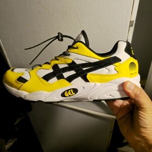 Asics GEL-Enhanced Yellow & Black Athletic Shoe